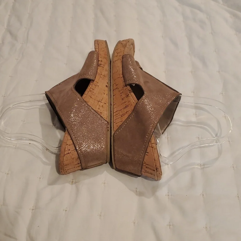 Donald Pliner Gerie Wedges Sandals Metalic Cork Taupe 10